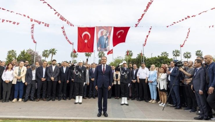 Vahap Seçer mazbatasını aldı: ‘Halkımız CHP’yi birinci parti yaptı’