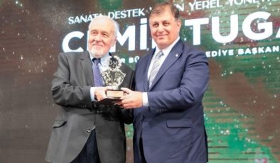 Cemil Tugay’a ‘Sanata Destek’ ödülü