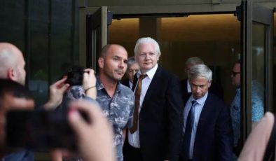 ABD ile anlaşma yapmıştı: Assange, serbest kaldıktan sonra hakim karşısına çıktı