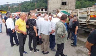 Çay üreticileri özel sektörü protesto etti